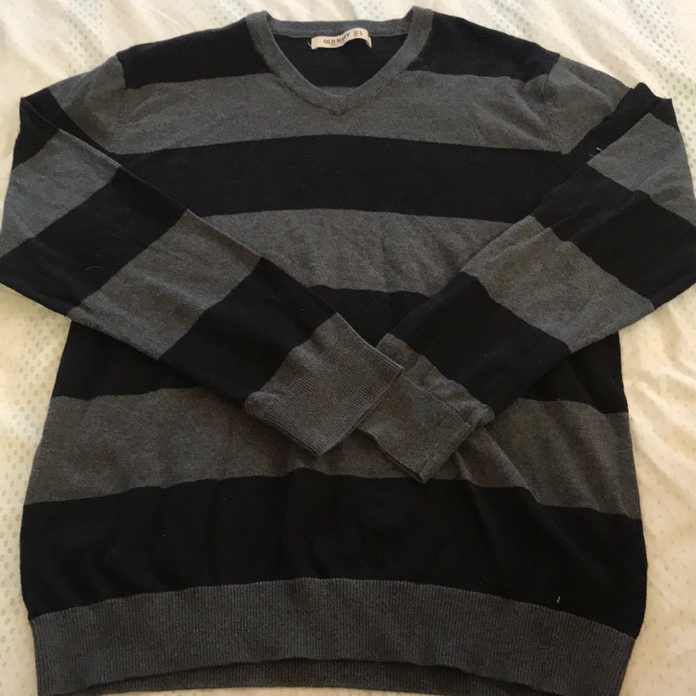 Old navy men’s sweater size Large
